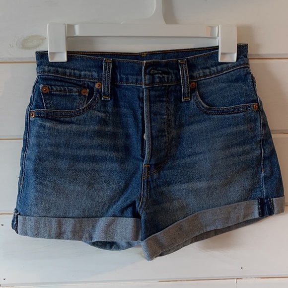 Levi’s shorts - Picture 2 of 3